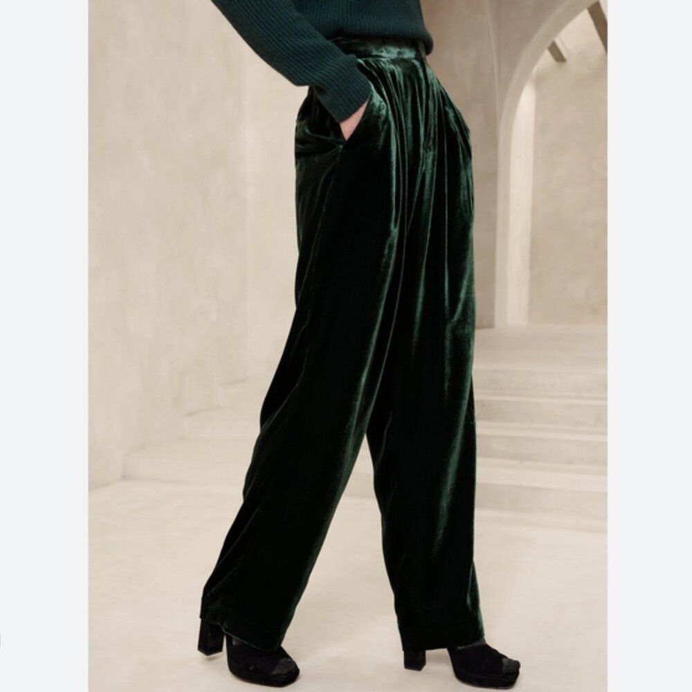 Banana Republic silk blend Norte Velvet Pleated Pant